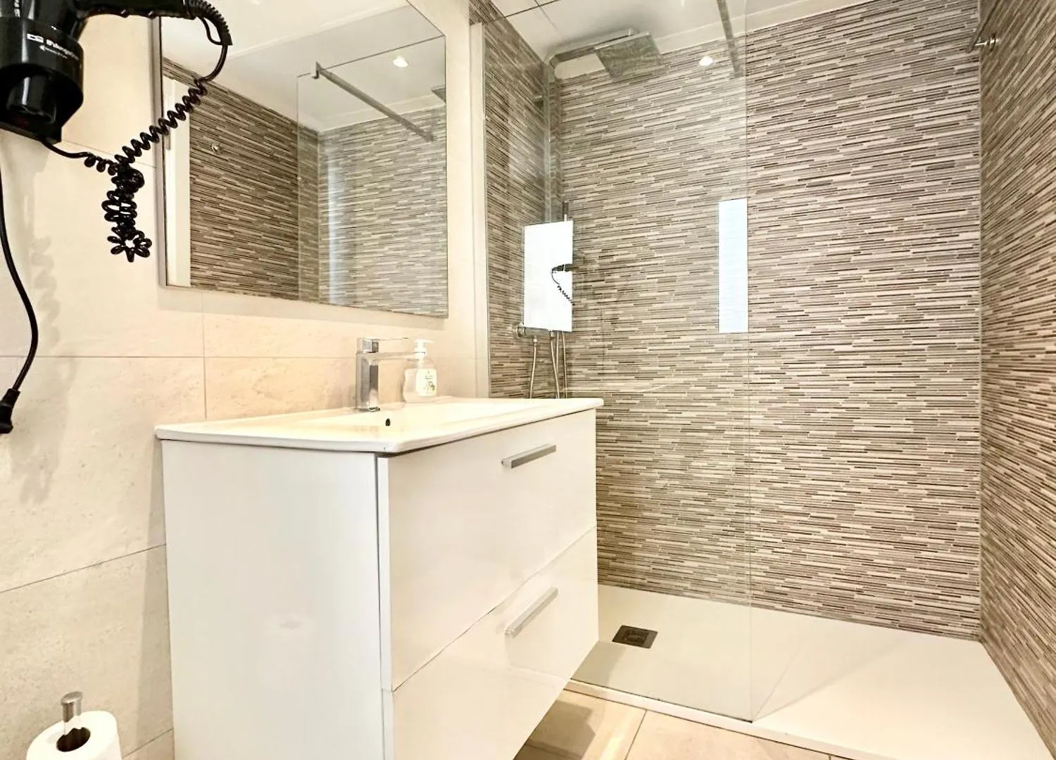 קורלחו Cosmopolitan Con Piscina, Doble Terraza, Central Y Wifi